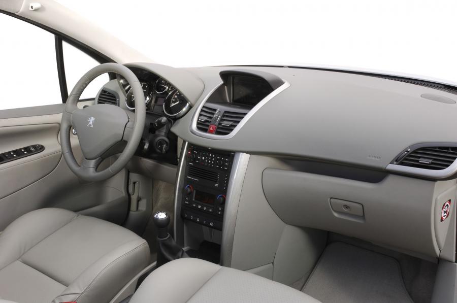  Peugeot 207 2006 года  (фото 97 из 180)